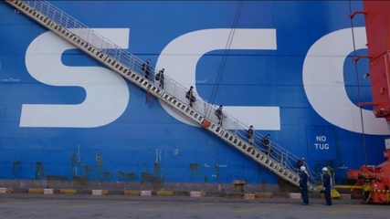 坚守国门安全，畅通国际航运 洋山港海事部门高效保障国际航行船舶船员换班